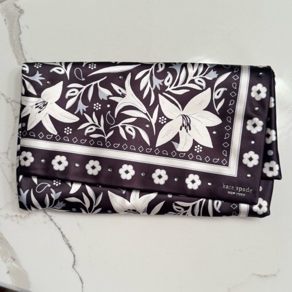 ❤️Kate Spade ♠️ Black and White Floral Clutch (Boutique)